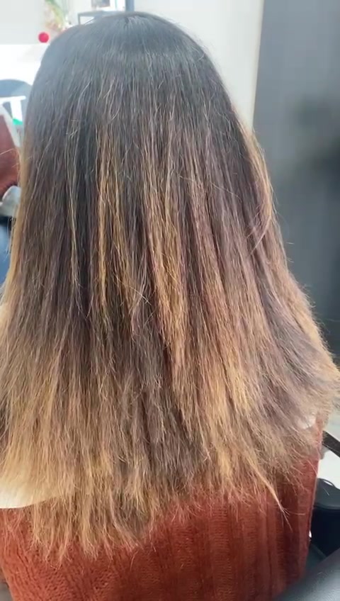 Capelli prima del balayage, fotogramma iniziale di un video Brunì Cecina